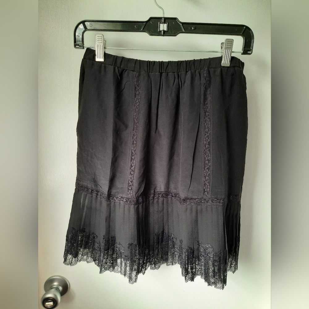 Falcon & Bloom black silk knee length skirt size M